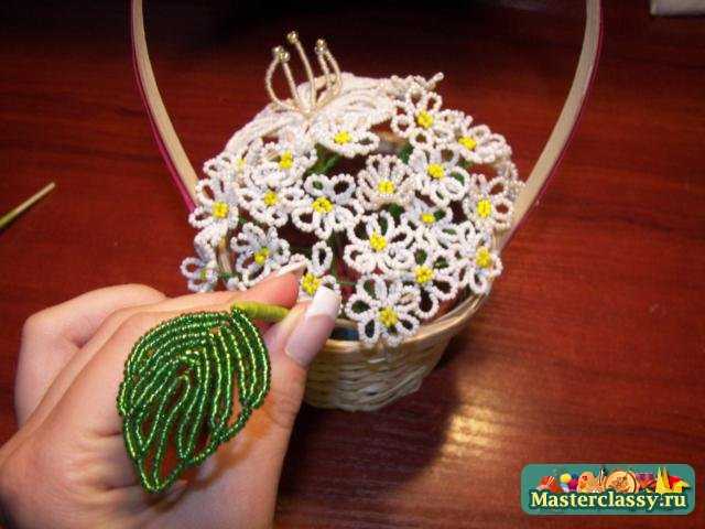 Цветы из бисера своими руками. Корзинка с ромашками и лилией
