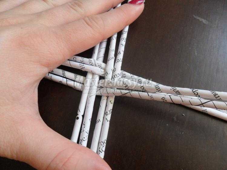 конфетница из газетных трубочек конфетница из газетных трубочек