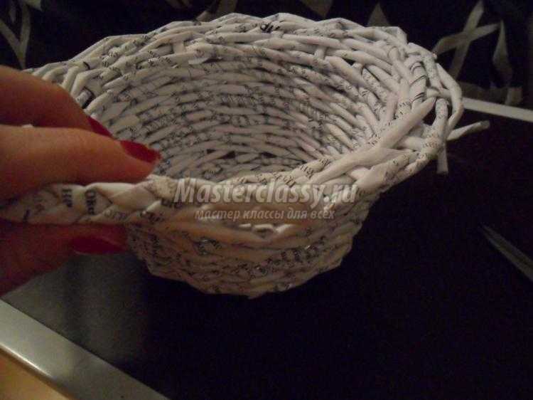 конфетница из газетных трубочек конфетница из газетных трубочек