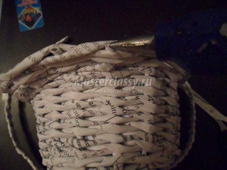 конфетница из газетных трубочек конфетница из газетных трубочек