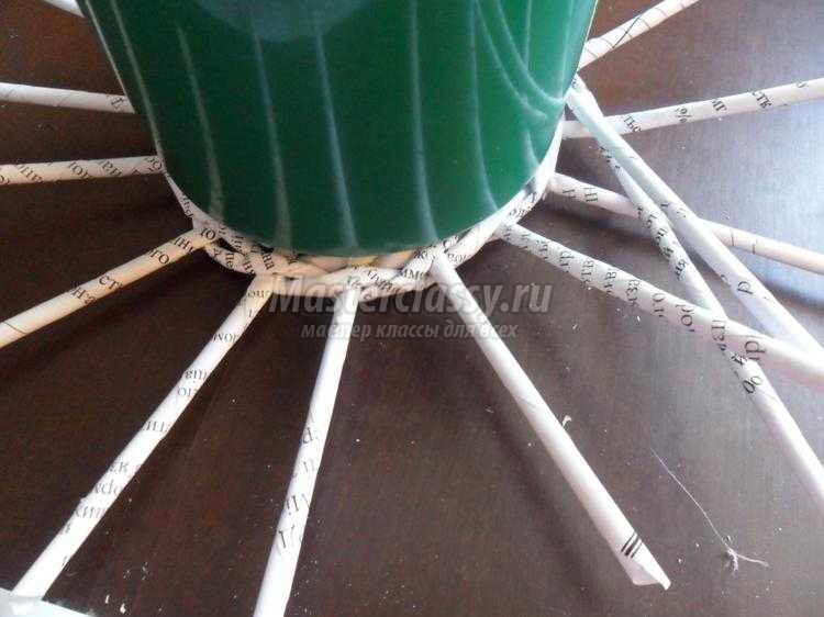 конфетница из газетных трубочек конфетница из газетных трубочек