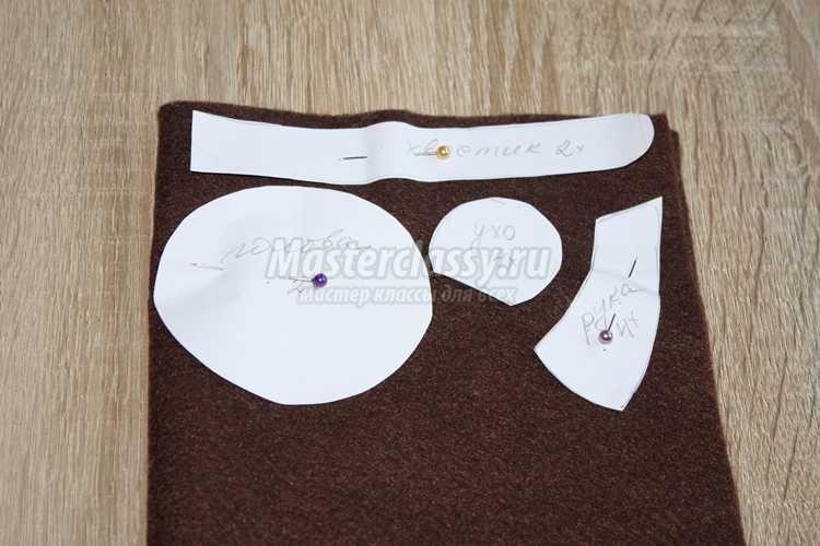 Обезьянка из фетра с бананом Обезьянка из фетра с бананом