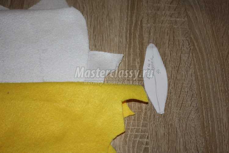 Обезьянка из фетра с бананом Обезьянка из фетра с бананом