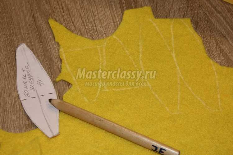 Обезьянка из фетра с бананом Обезьянка из фетра с бананом