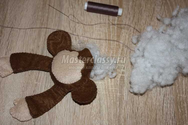 Обезьянка из фетра с бананом Обезьянка из фетра с бананом